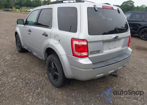 2009 Ford Escape Xlt z USA, uszkodzony, nr VIN 1FMCU93G09KA89404